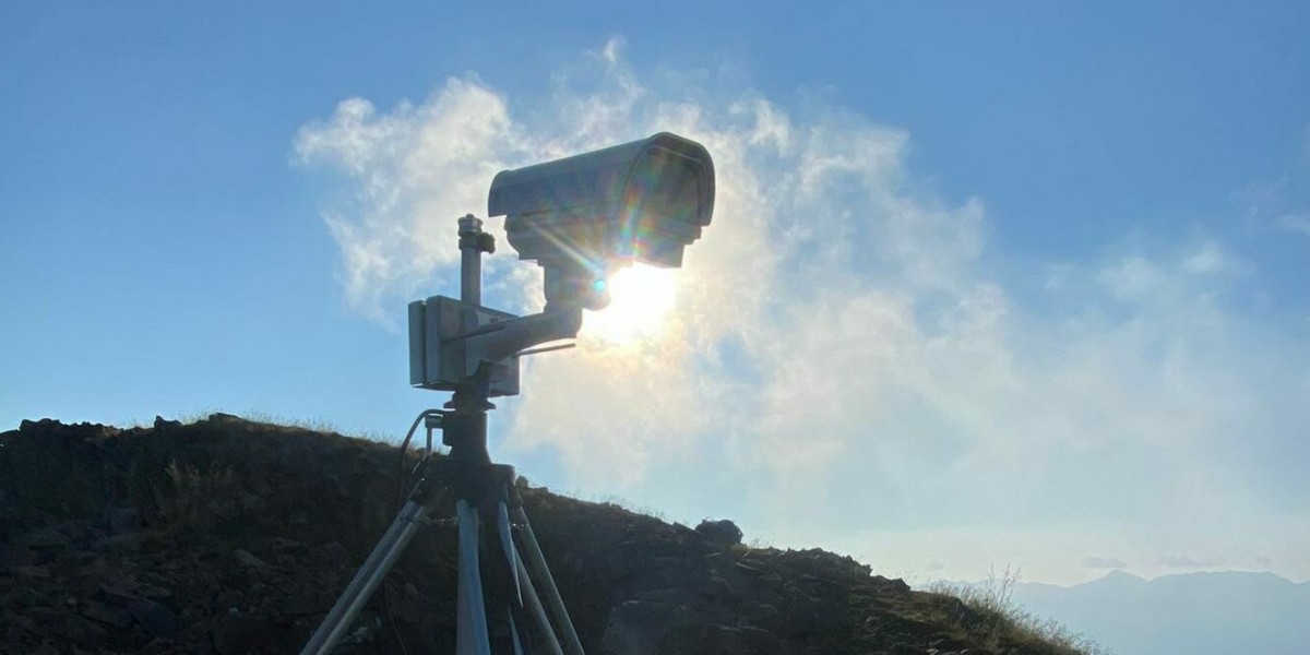 Glacier Monitoring Solutions | Avacam Services: Advanced Remote Monitoring for Safer Mountain Environments